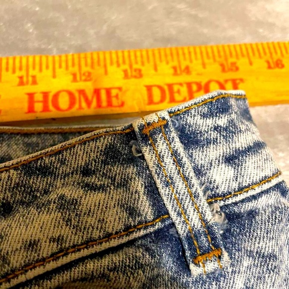 Levi's Blue Straight Jeans with Vintage Appeal - Picture 4 of 7